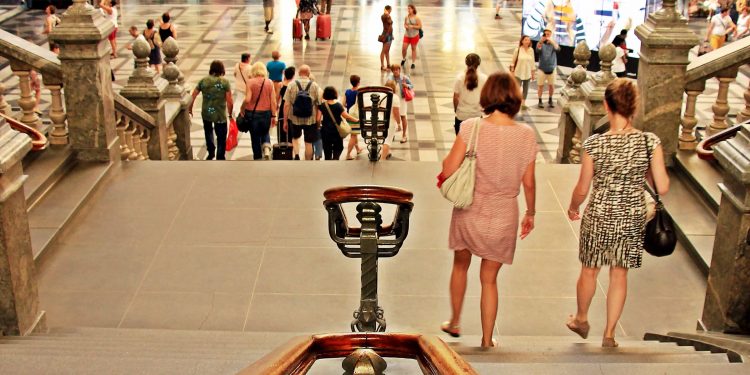 Jak centra handlowe radzą sobie z liczeniem klientów? Czy prosty system IT Covid Guard im w tym pomoże?