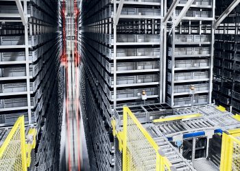 Czym powinien charakteryzować się wysokiej jakości system zarządzania magazynem?